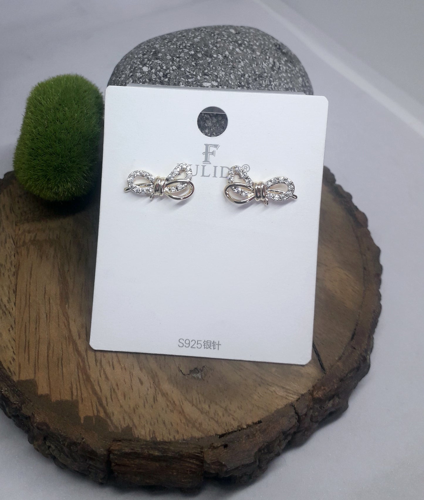 Small Bow Stud