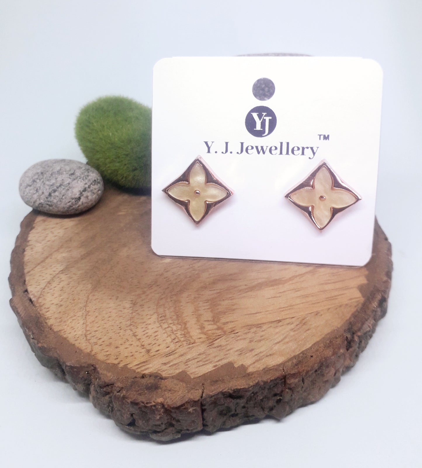 Flower Studs Pastel Yellow
