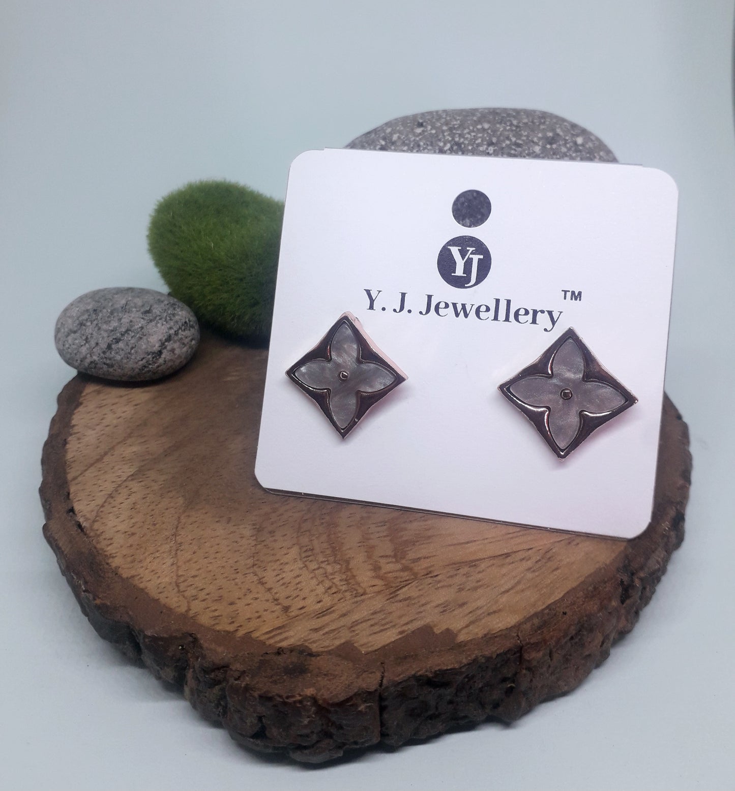 Flower Studs Grey Shade