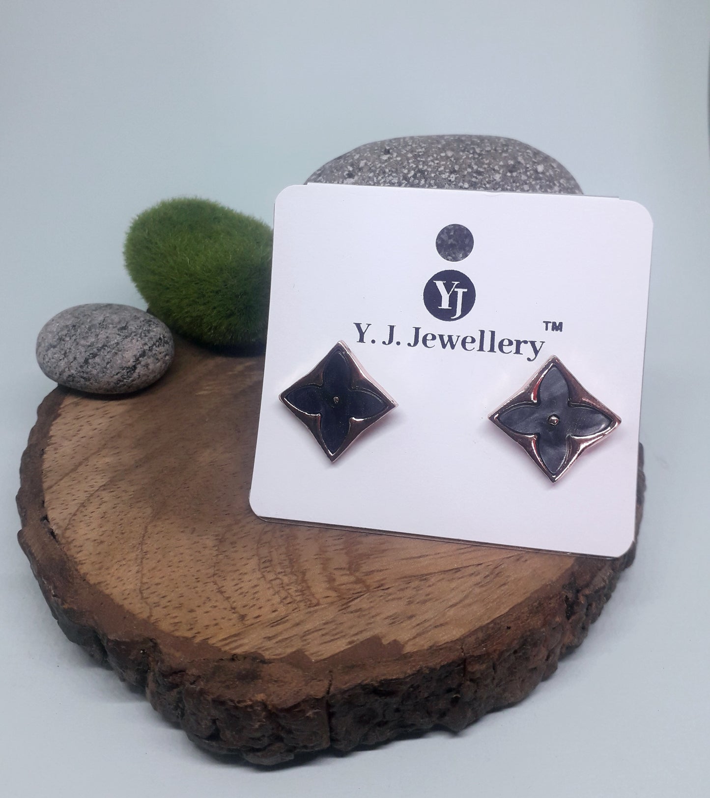 Flower Studs Dark Grey