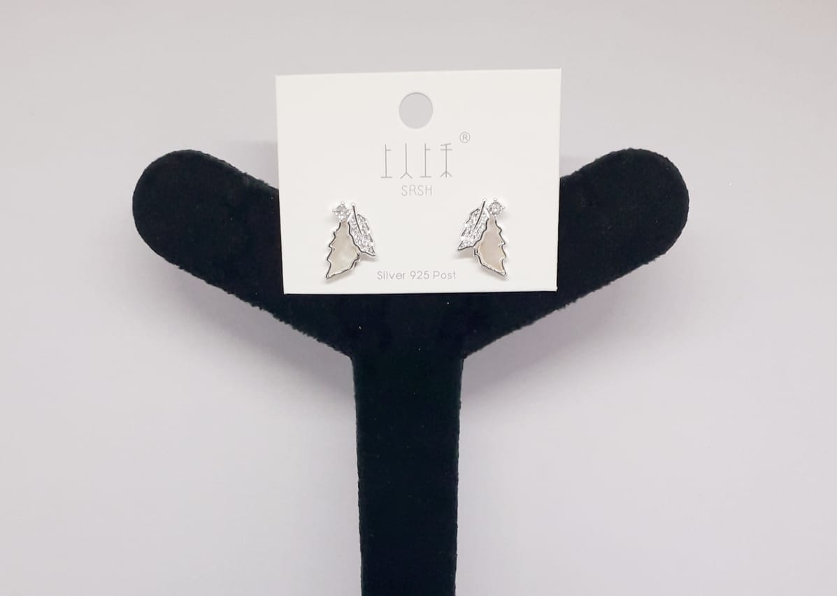 Leaf Design Stud