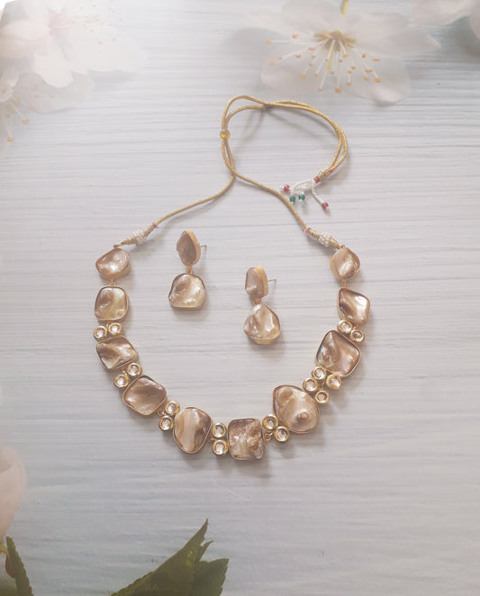 Splendid Neck Piece Set with Earring