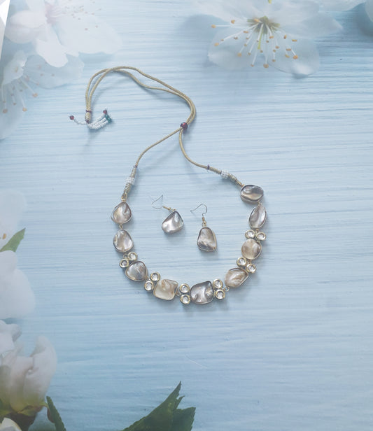 Elegant Neck Piece Set with Earring
