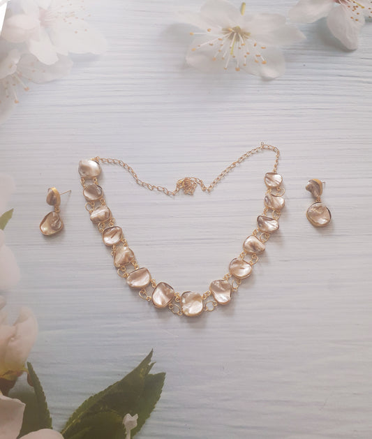 Graceful Neck Piece Set with Earring