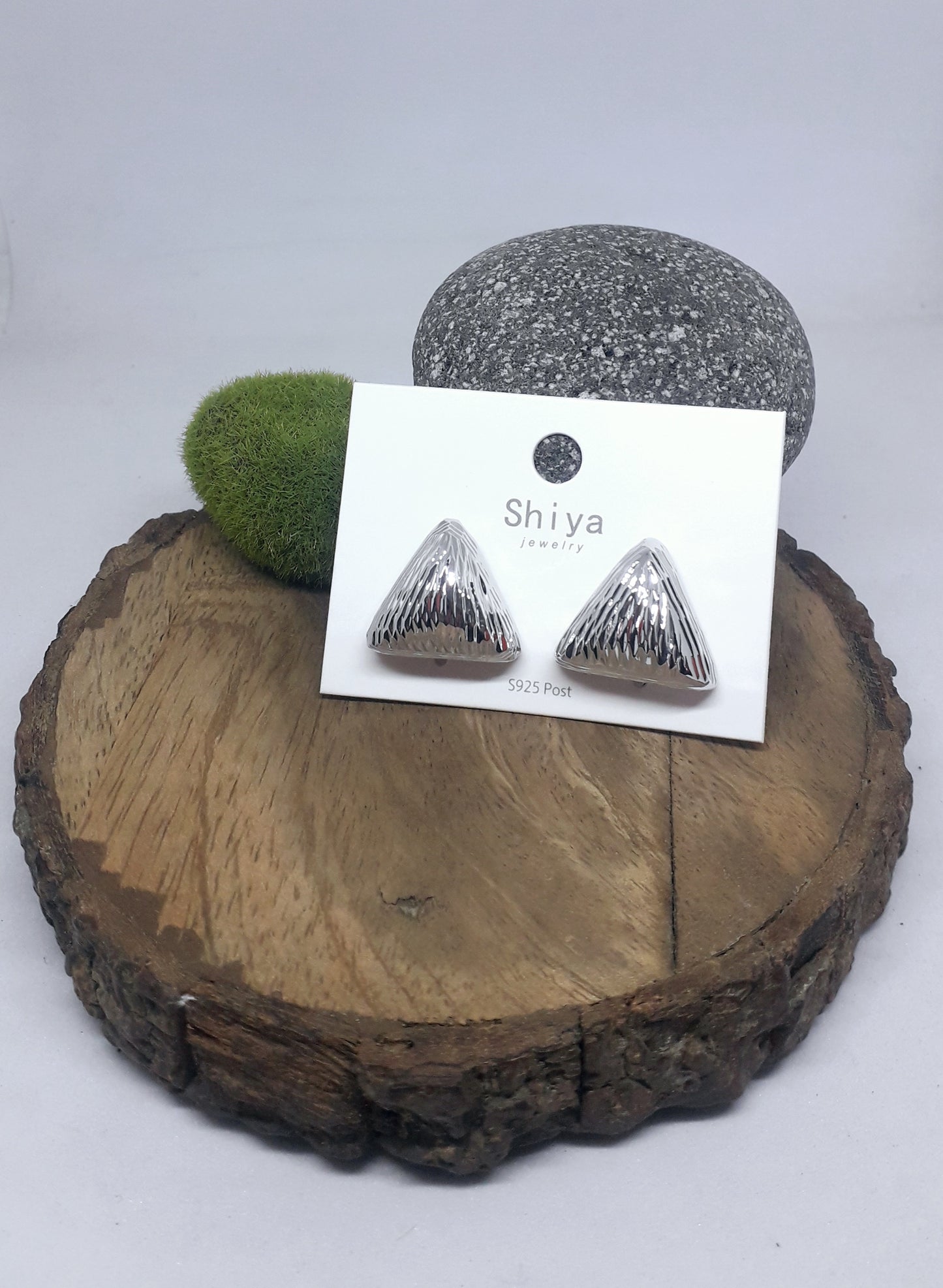 Triangle studs