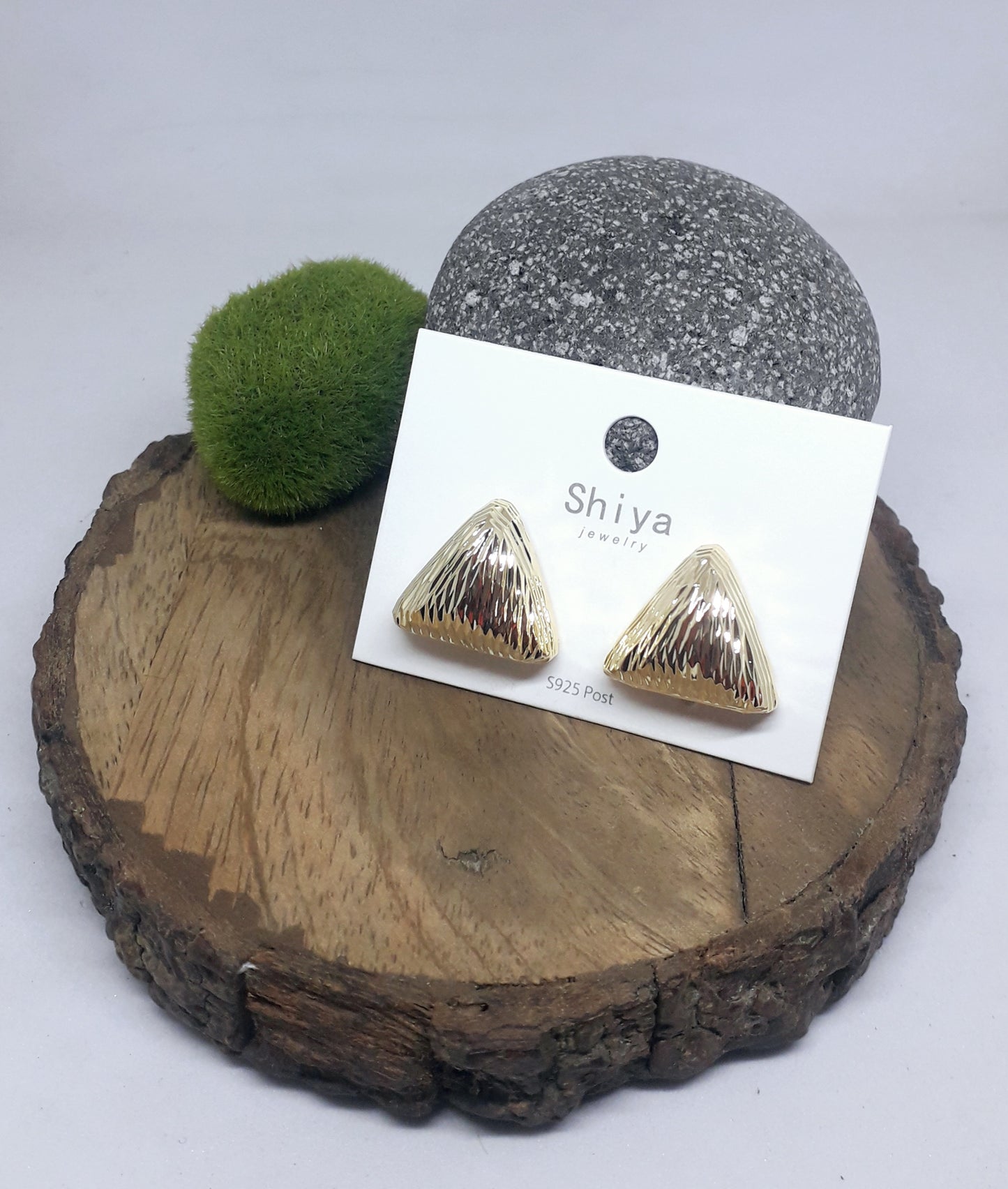 Triangle studs