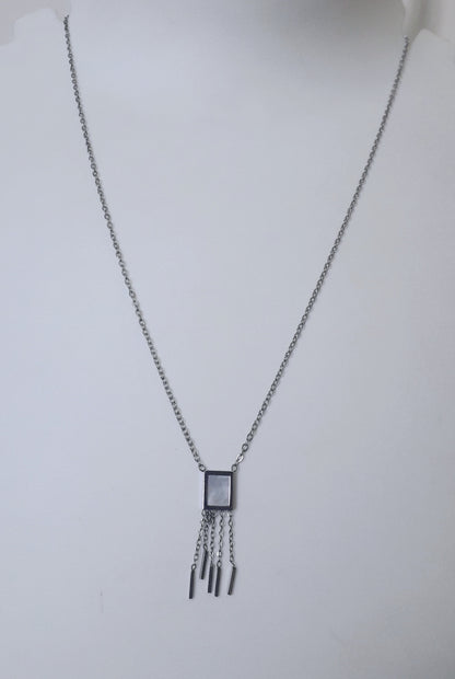 Delicate Mop Pendant Chain