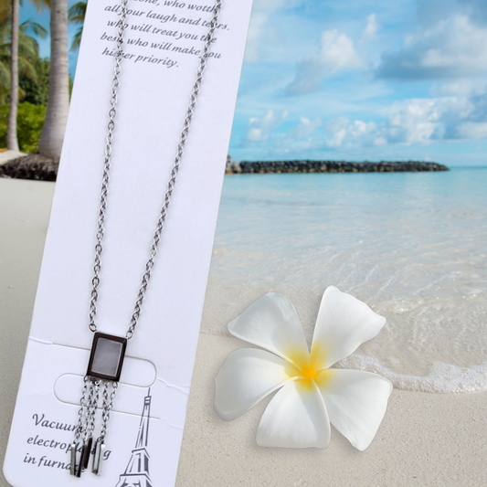 Delicate Mop Pendant Chain