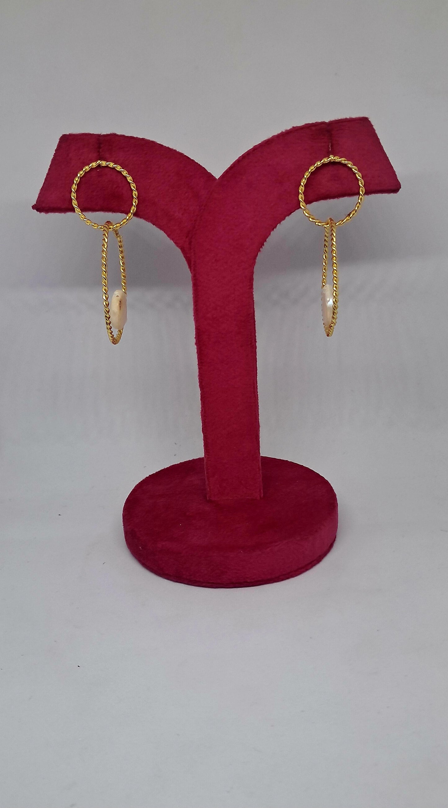 Circle Pearl earrings