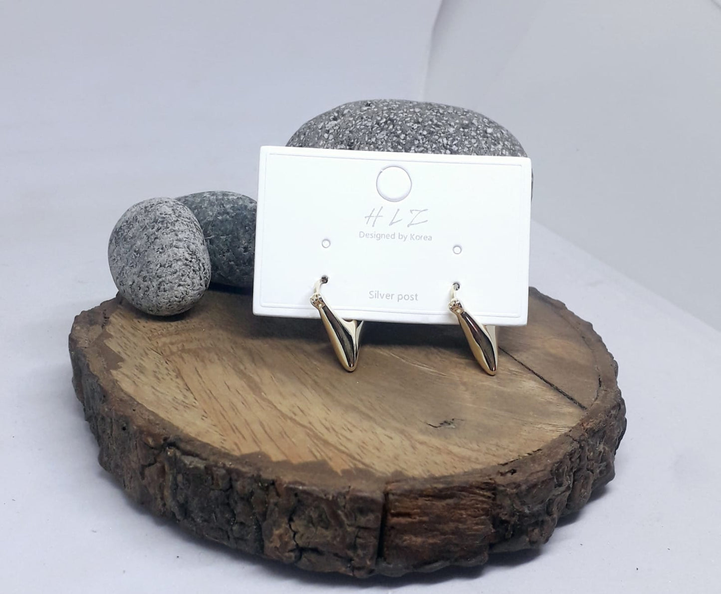 Trendy Gold shade earrings